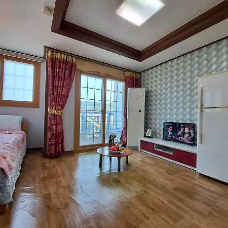 Beljari Pension Tongyeong Exterior photo